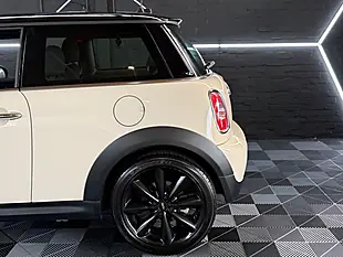 Used 2013 MINI Hatch Cooper Baker Street White - Interior and Exterior details 8