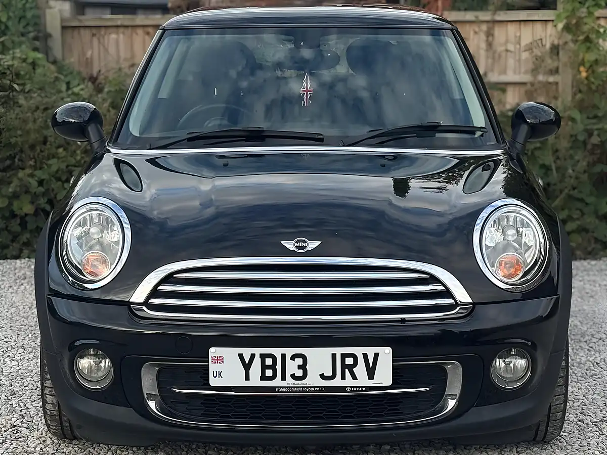 Used 2013 MINI Hatch Cooper Black - Interior and Exterior details 2