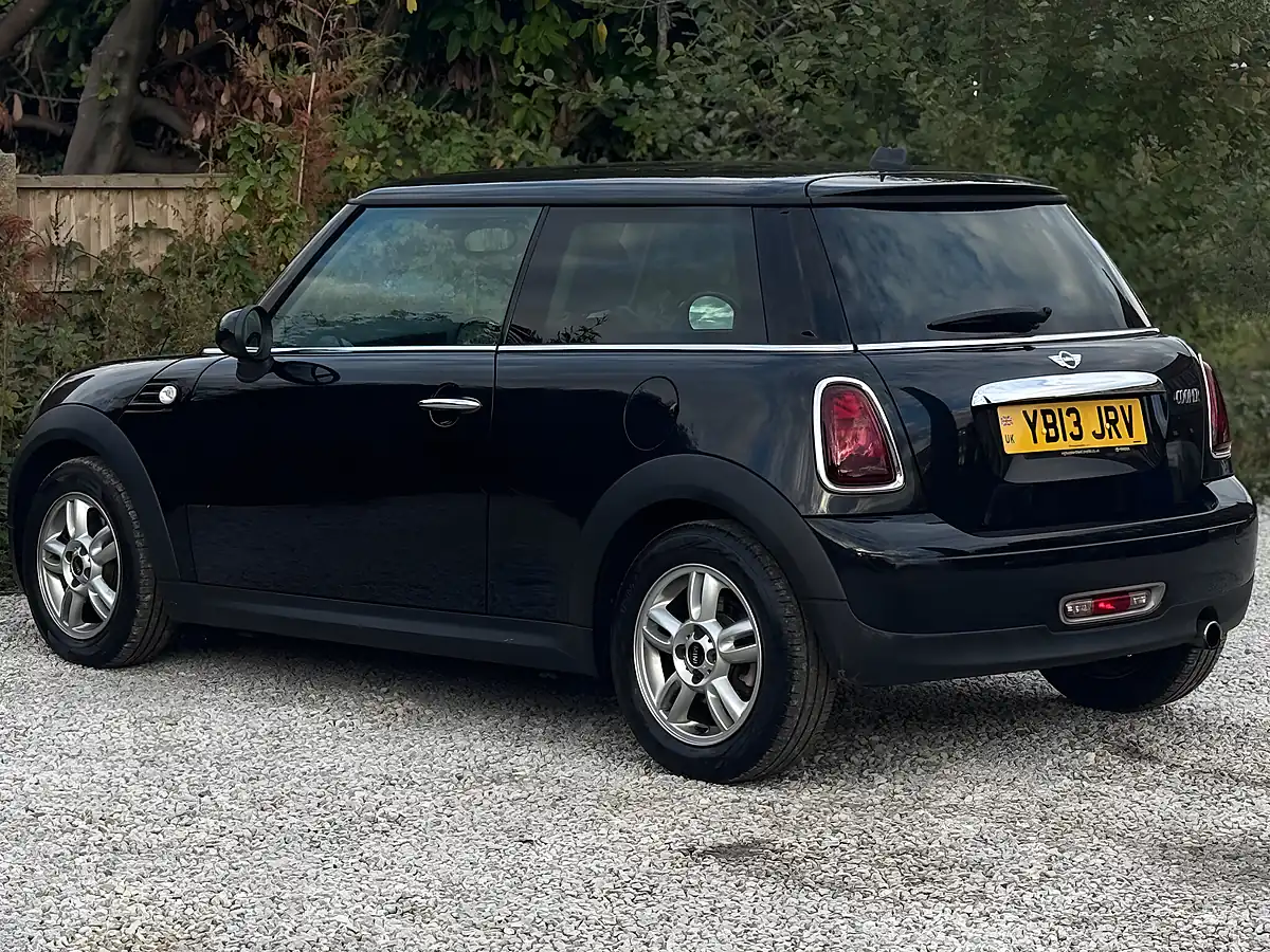 Used 2013 MINI Hatch Cooper Black - Interior and Exterior details 4