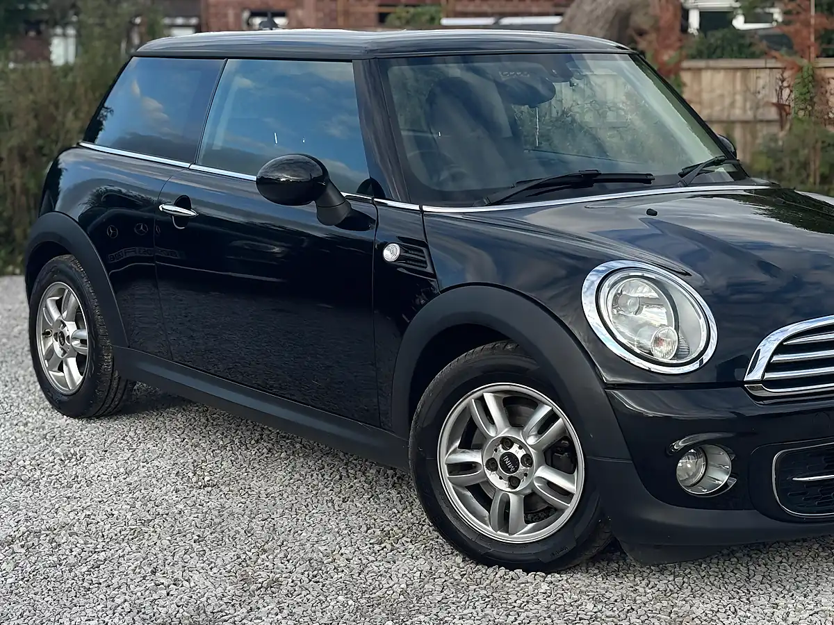 Used 2013 MINI Hatch Cooper Black - Interior and Exterior details 5