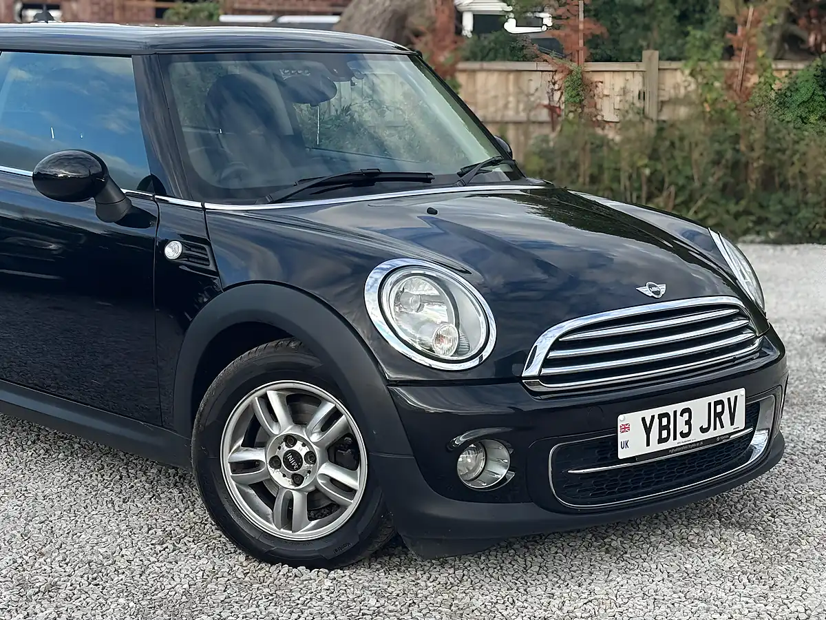 Used 2013 MINI Hatch Cooper Black - Interior and Exterior details 6