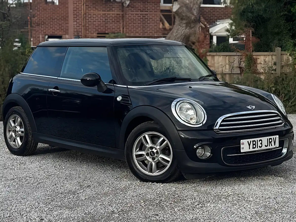 Used 2013 MINI Hatch Cooper Black - Interior and Exterior details 7