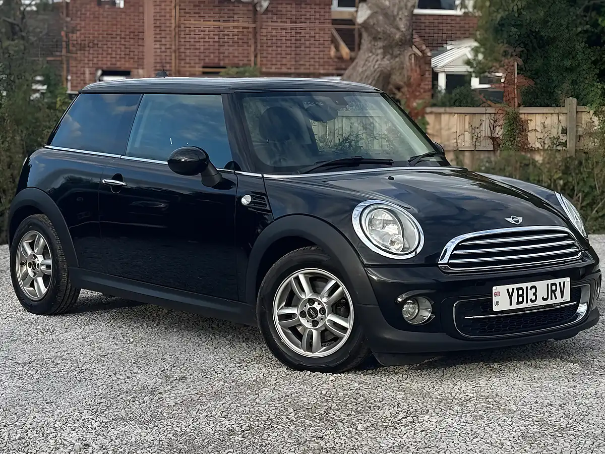 Used 2013 MINI Hatch Cooper Black - Interior and Exterior details 8