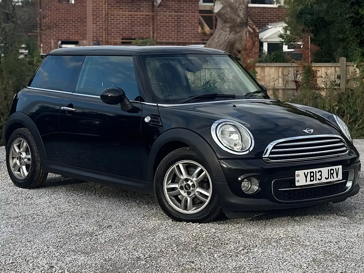Used 2013 MINI Hatch Cooper Black - Interior and Exterior details 9