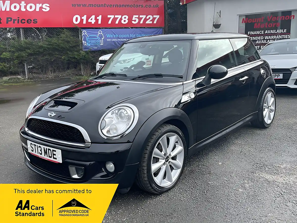 Used 2013 MINI Hatch Cooper Black - Front View