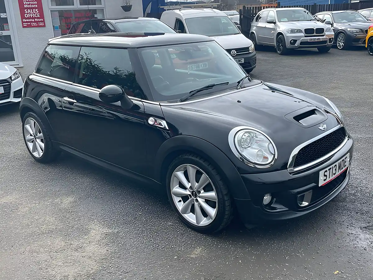 Used 2013 MINI Hatch Cooper Black - Interior and Exterior details 10