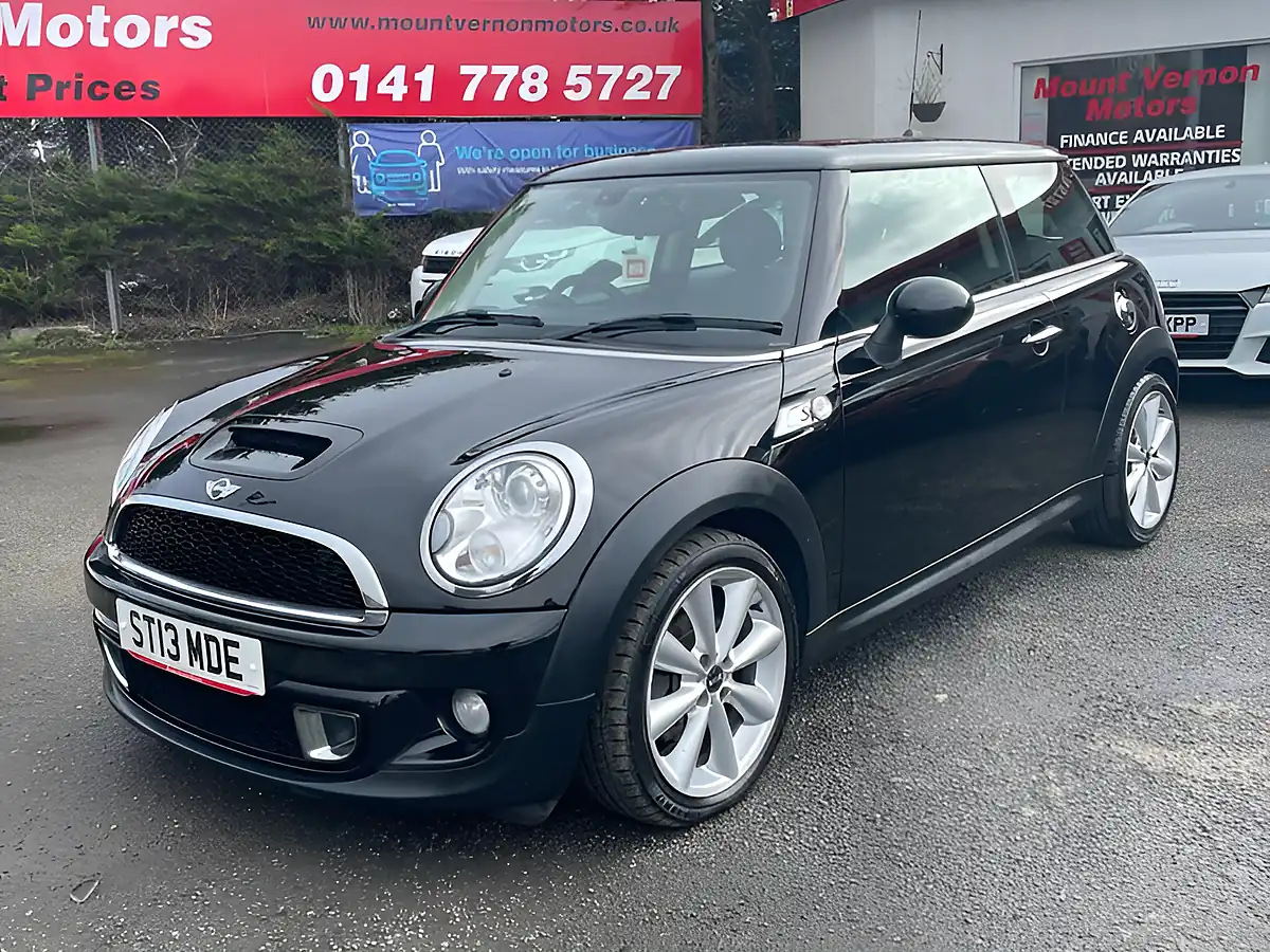Used 2013 MINI Hatch Cooper Black - Interior and Exterior details 4