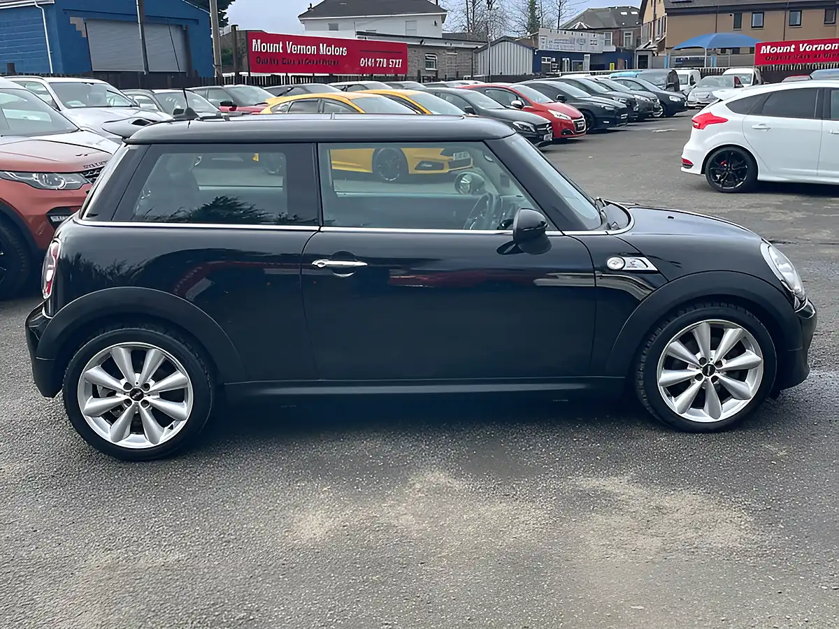 Used 2013 MINI Hatch Cooper Black - Interior and Exterior details 9