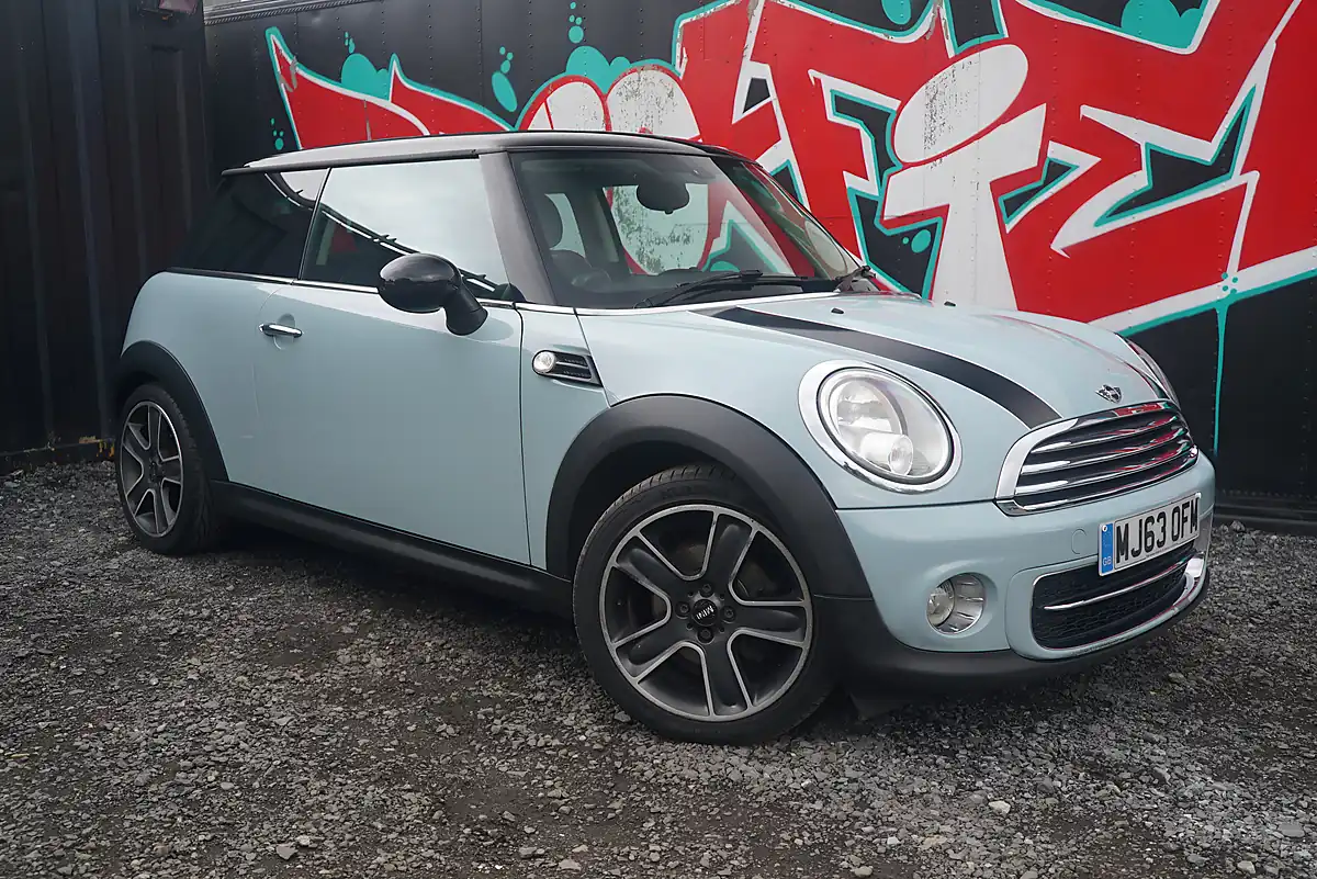 Used 2013 MINI Hatch Cooper Blue - Interior and Exterior details 17