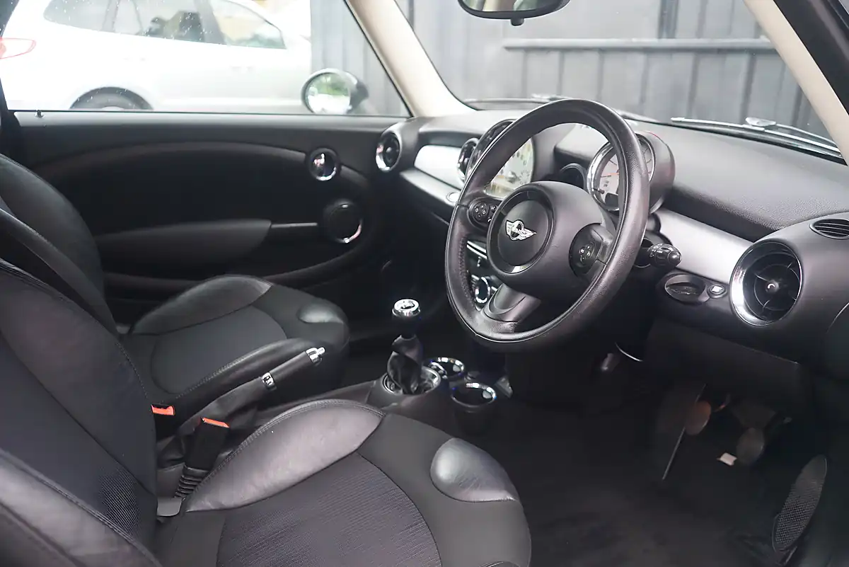 Used 2013 MINI Hatch Cooper Blue - Interior and Exterior details 20
