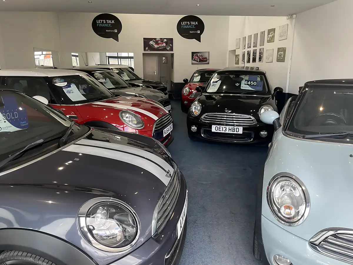 Used 2013 MINI Hatch Cooper (chili Pack) White Silver Metallic - Interior and Exterior details 14