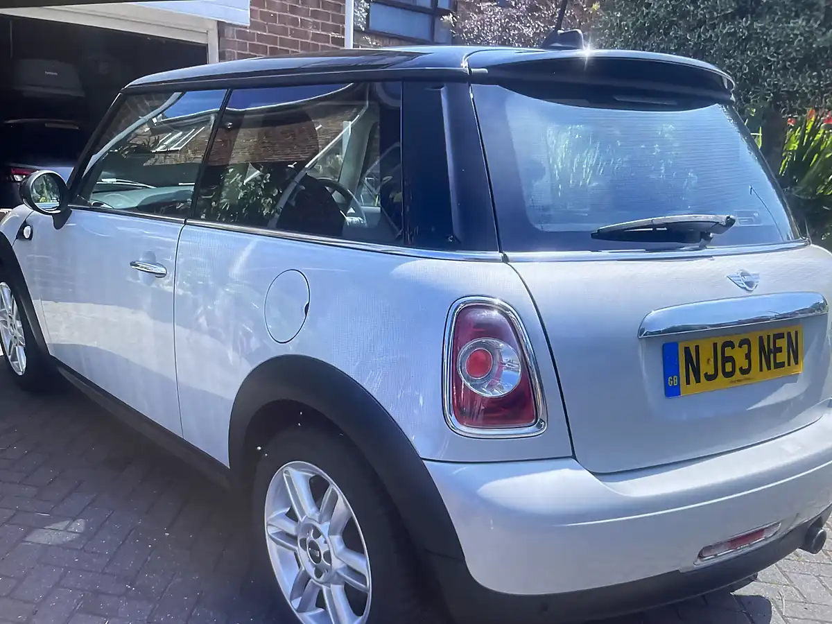 Used 2013 MINI Hatch Cooper (chili Pack) White Silver Metallic - Interior and Exterior details 4