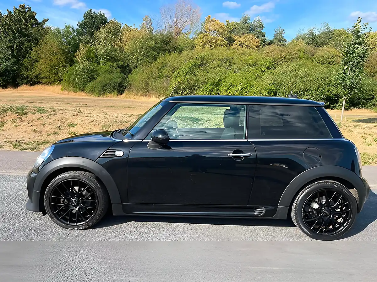 Used 2013 MINI Hatch Cooper Midnight Black - Interior and Exterior details 4