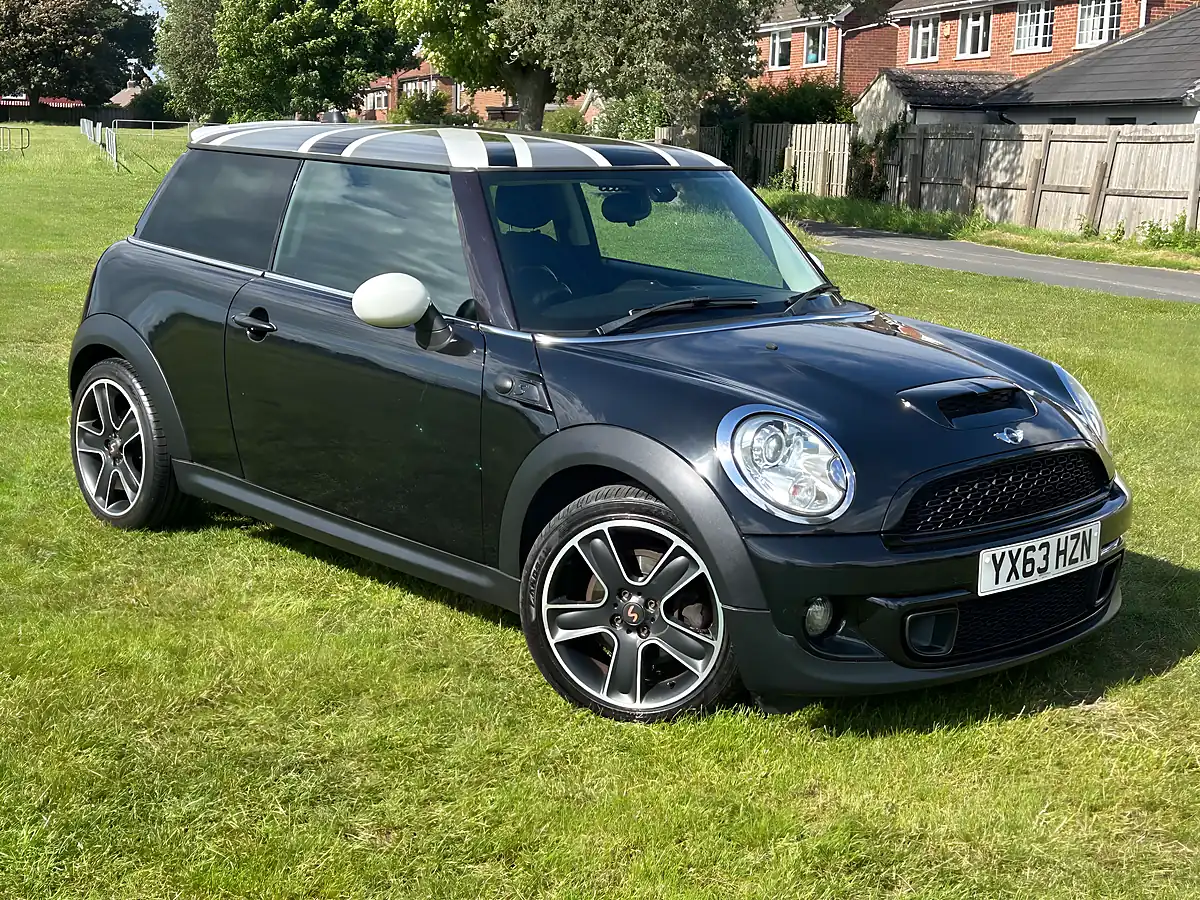 Used 2013 MINI Hatch Cooper S Midnight Black - Interior and Exterior details 2