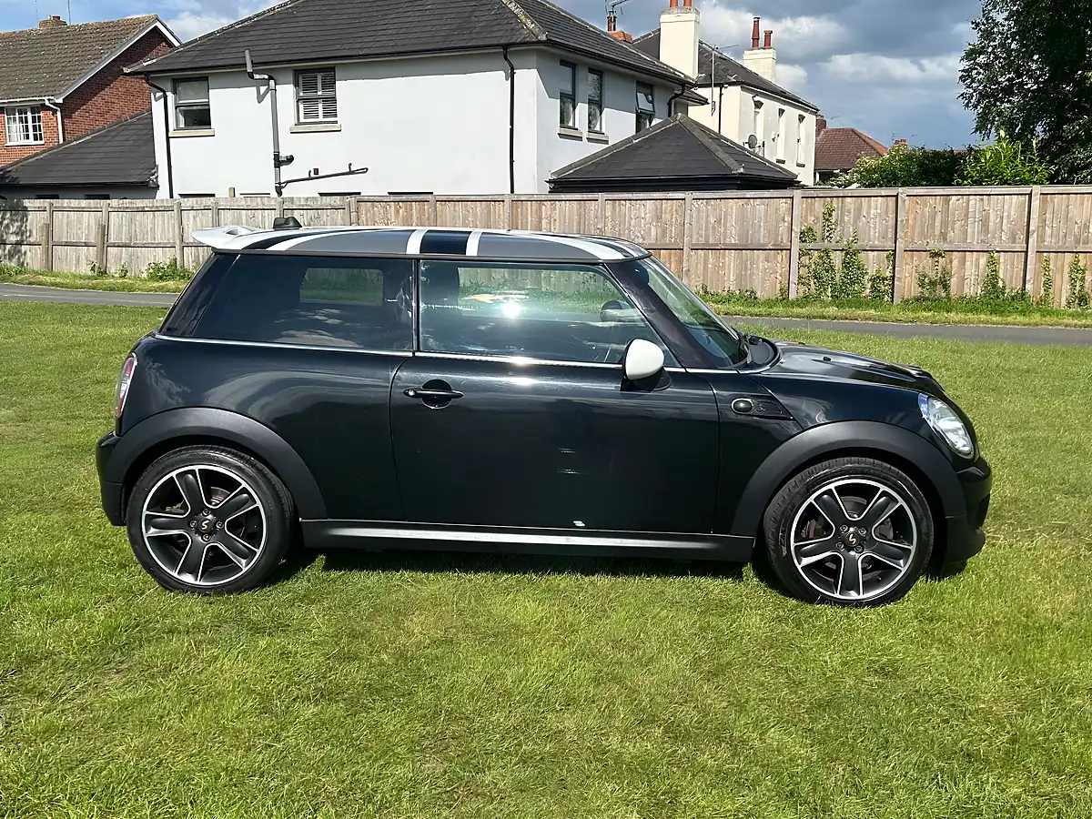 Used 2013 MINI Hatch Cooper S Midnight Black - Interior and Exterior details 3