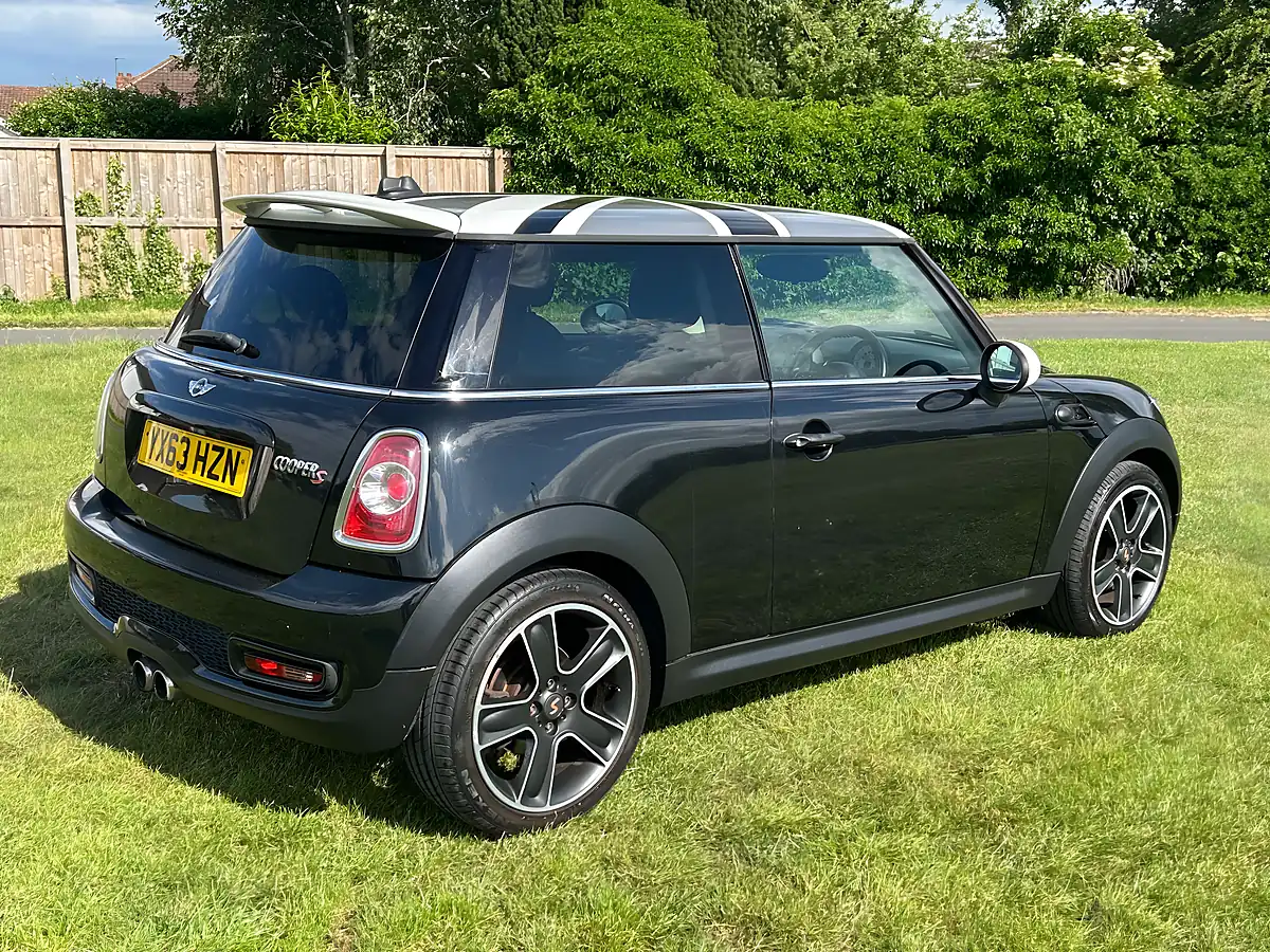 Used 2013 MINI Hatch Cooper S Midnight Black - Interior and Exterior details 4