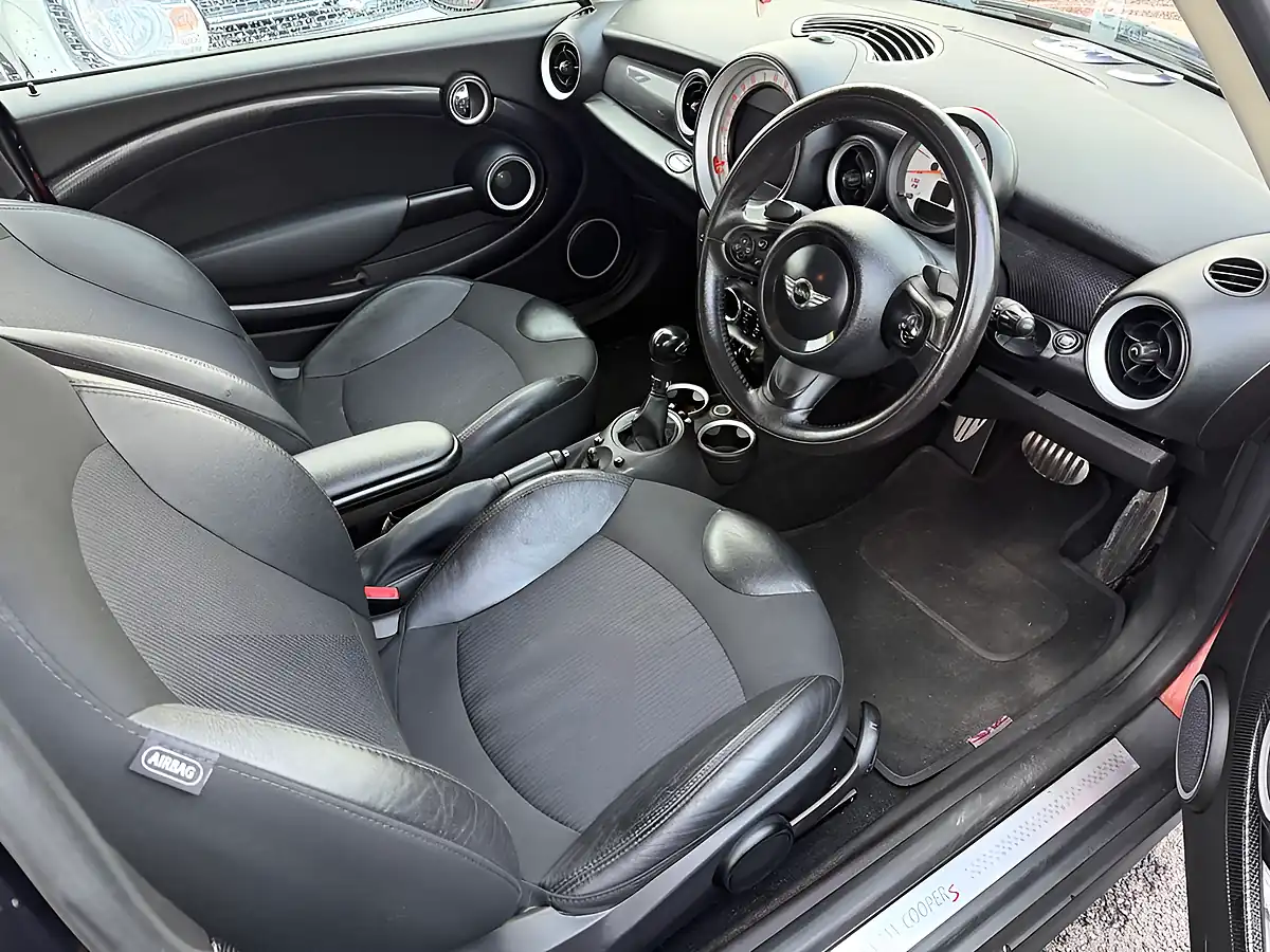 Used 2013 MINI Hatch Cooper S Orange - Interior and Exterior details 20