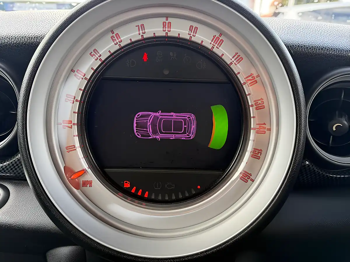 Used 2013 MINI Hatch Cooper S Orange - Interior and Exterior details 8