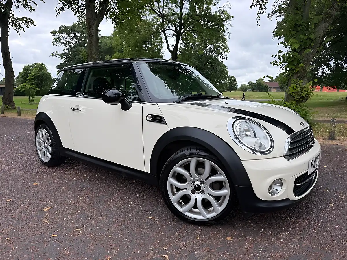 Used 2013 MINI Hatch Cooper White - Front View