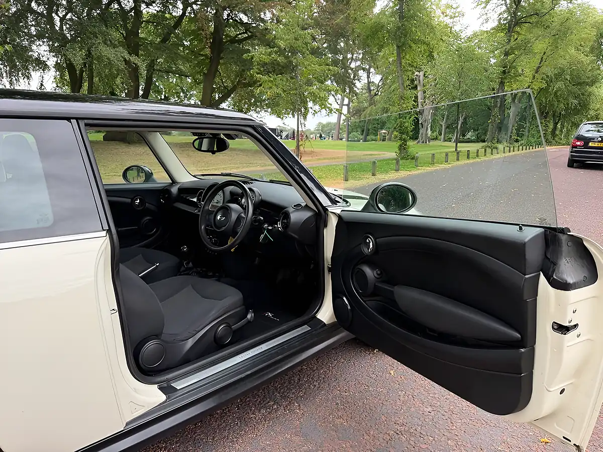 Used 2013 MINI Hatch Cooper White - Interior and Exterior details 10