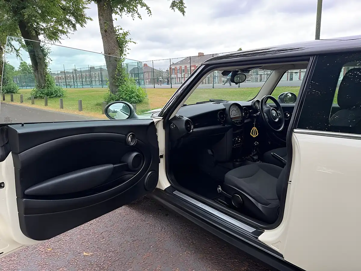 Used 2013 MINI Hatch Cooper White - Interior and Exterior details 14
