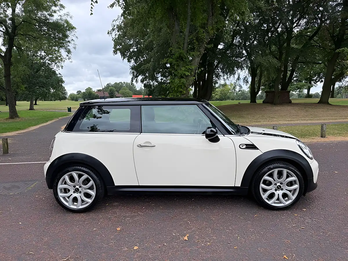 Used 2013 MINI Hatch Cooper White - Interior and Exterior details 2