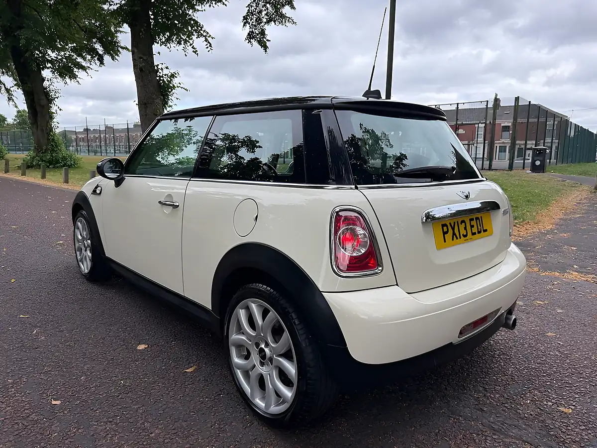 Used 2013 MINI Hatch Cooper White - Interior and Exterior details 3