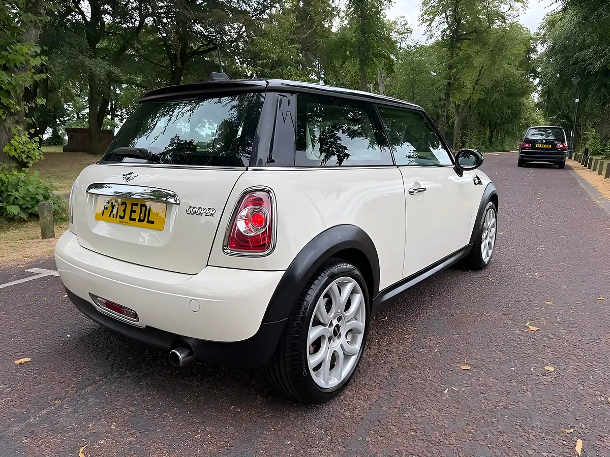 Used 2013 MINI Hatch Cooper White - Interior and Exterior details 5