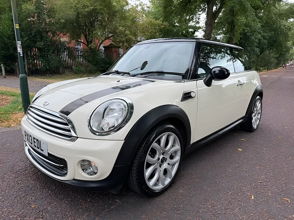Used 2013 MINI Hatch Cooper White - Interior and Exterior details 7