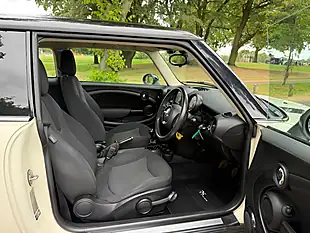 Used 2013 MINI Hatch Cooper White - Interior and Exterior details 9