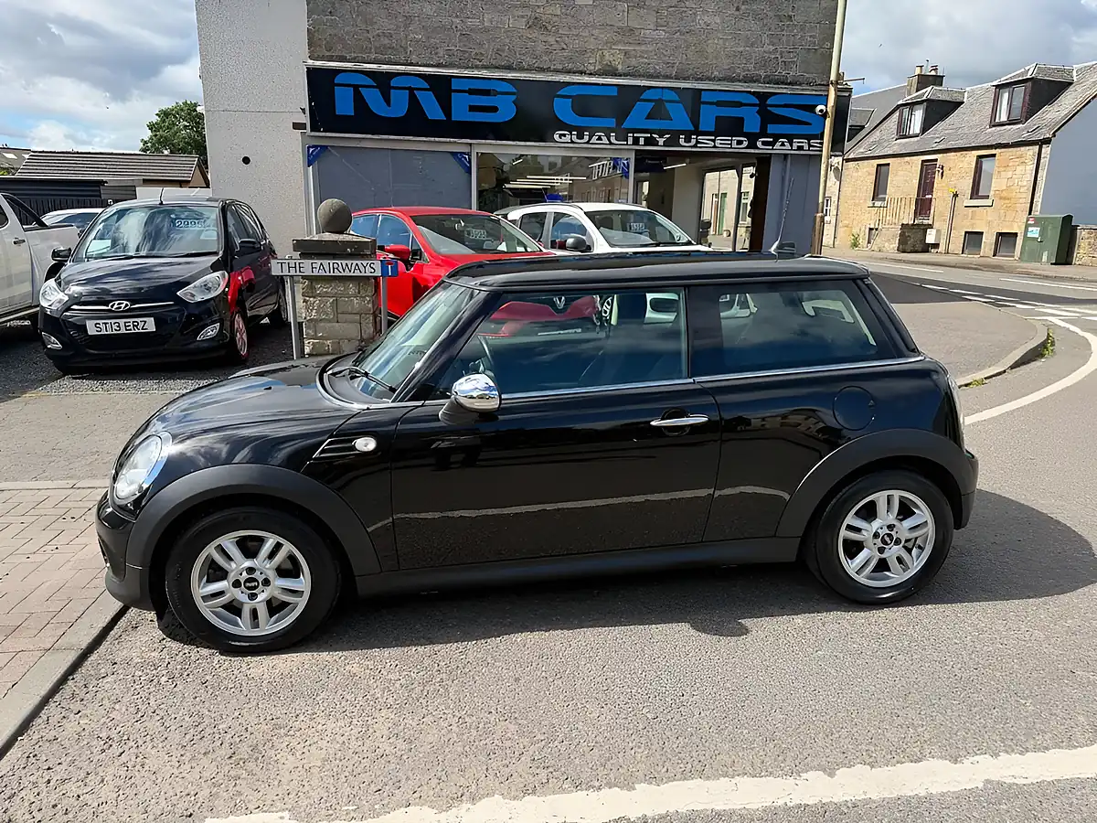 Used 2013 MINI Hatch One Black - Front View