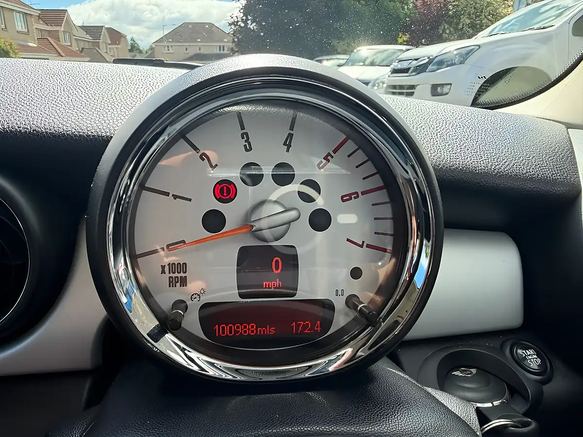 Used 2013 MINI Hatch One Black - Interior and Exterior details 10