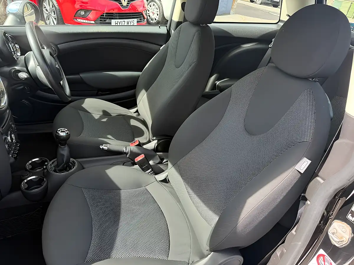 Used 2013 MINI Hatch One Black - Interior and Exterior details 11