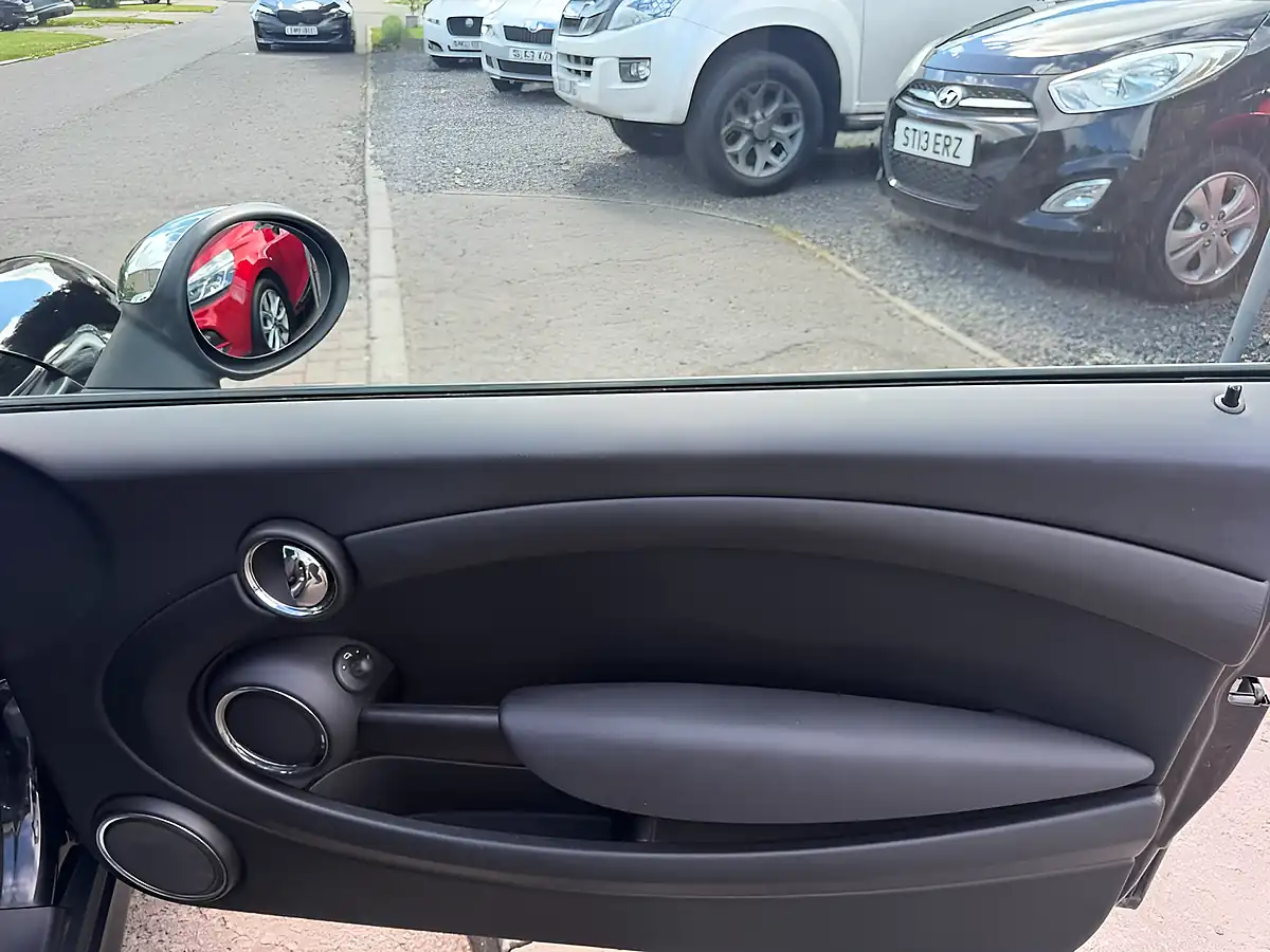 Used 2013 MINI Hatch One Black - Interior and Exterior details 12