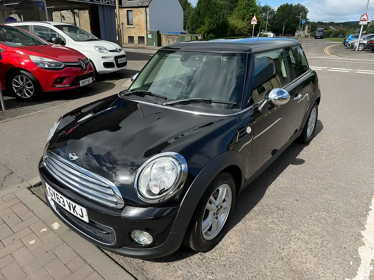 Used 2013 MINI Hatch One Black - Interior and Exterior details 2