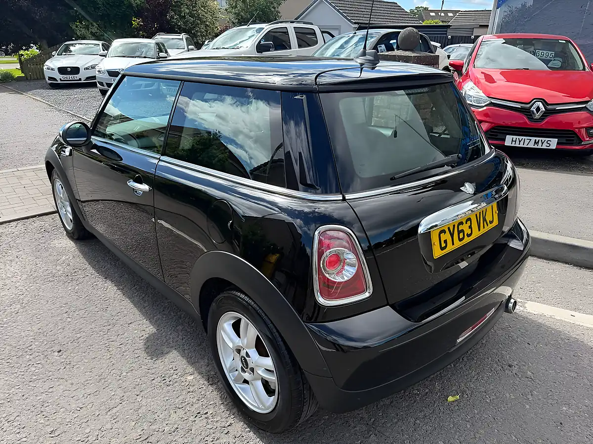 Used 2013 MINI Hatch One Black - Interior and Exterior details 3