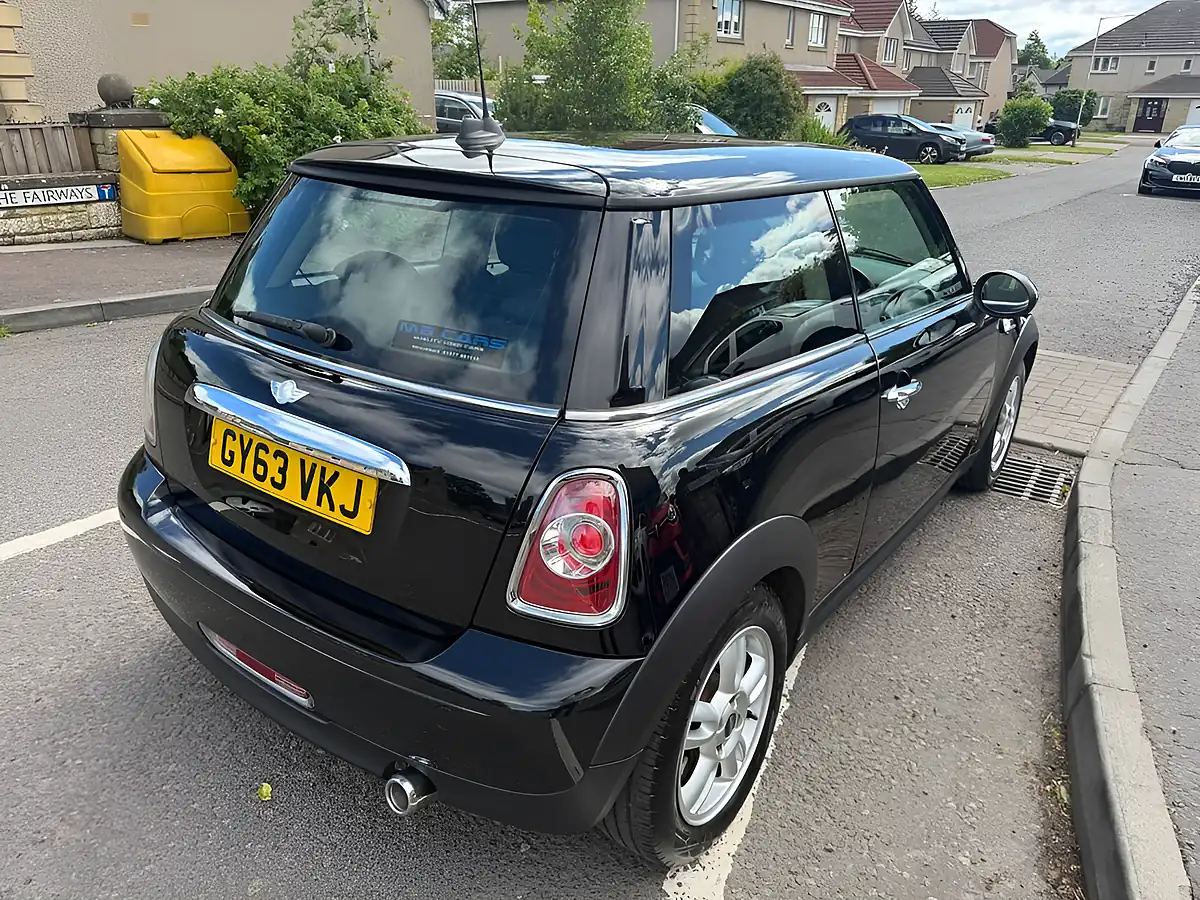 Used 2013 MINI Hatch One Black - Interior and Exterior details 5