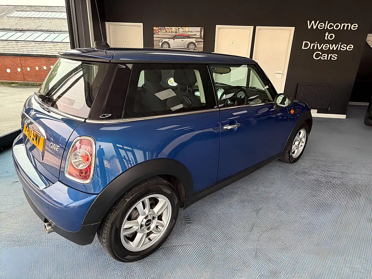Used 2013 MINI Hatch One Blue - Interior and Exterior details 10