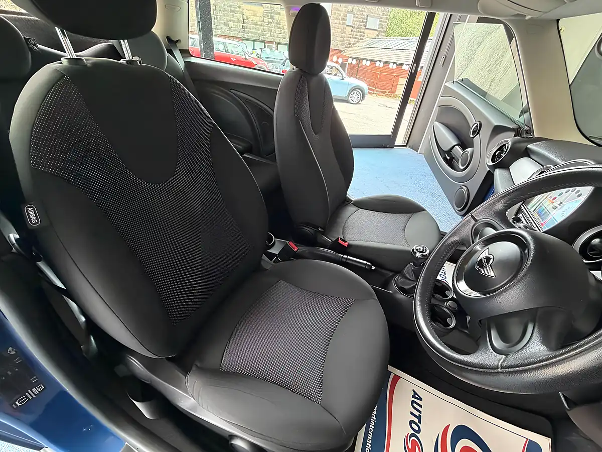 Used 2013 MINI Hatch One Blue - Interior and Exterior details 11