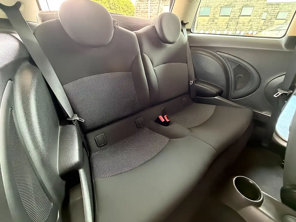 Used 2013 MINI Hatch One Blue - Interior and Exterior details 14