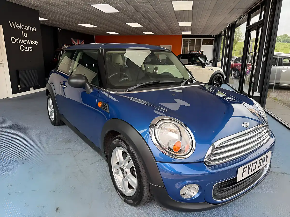 Used 2013 MINI Hatch One Blue - Interior and Exterior details 3