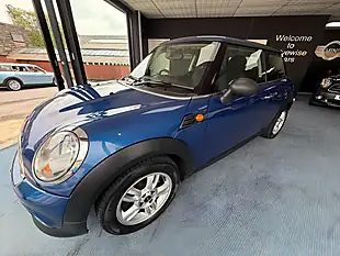 Used 2013 MINI Hatch One Blue - Interior and Exterior details 5