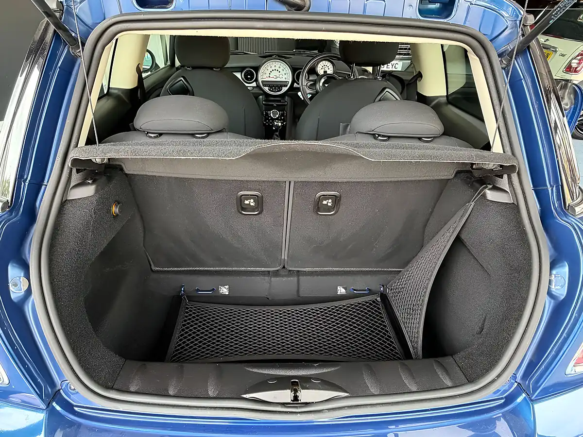Used 2013 MINI Hatch One Blue - Interior and Exterior details 9