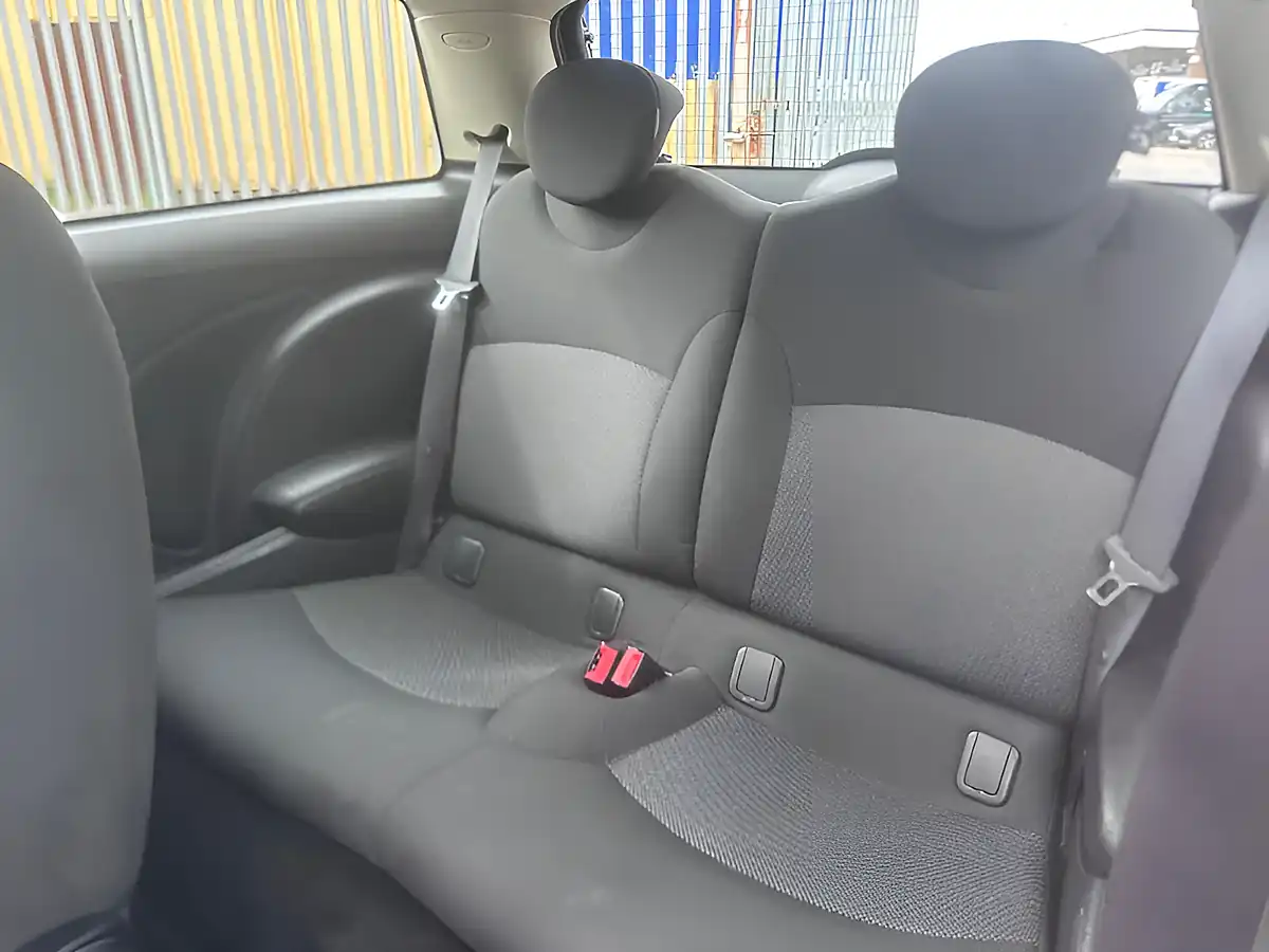Used 2013 MINI Hatch One Blue - Interior and Exterior details 13
