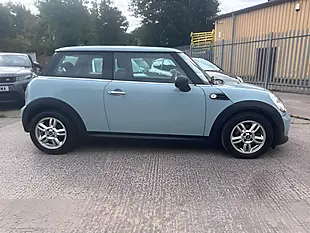 Used 2013 MINI Hatch One Blue - Interior and Exterior details 3