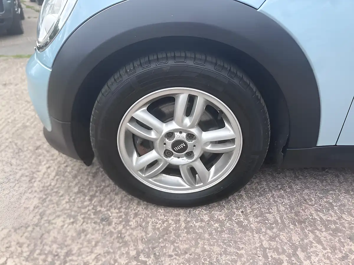 Used 2013 MINI Hatch One Blue - Interior and Exterior details 8