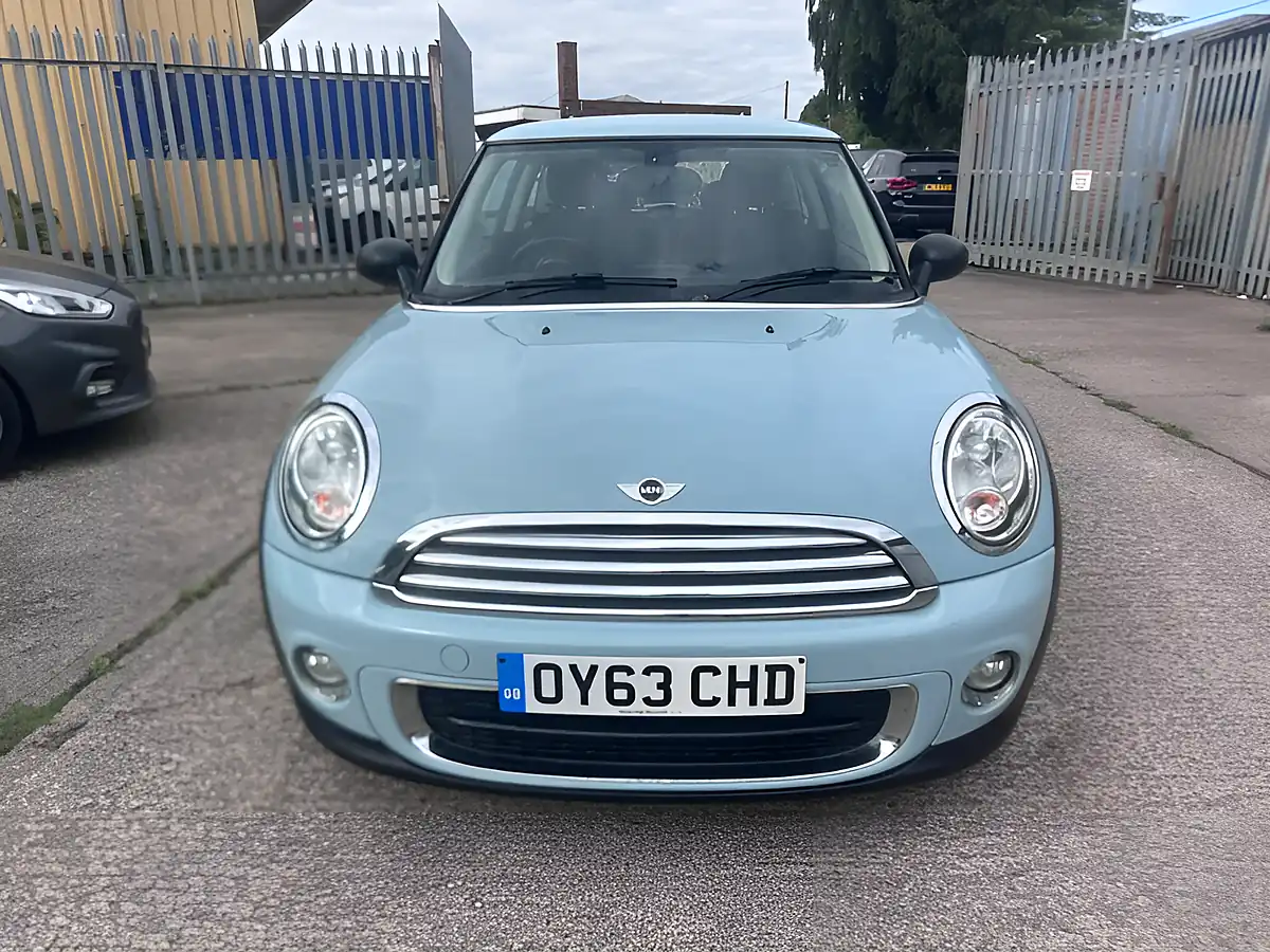 Used 2013 MINI Hatch One Blue - Interior and Exterior details 9