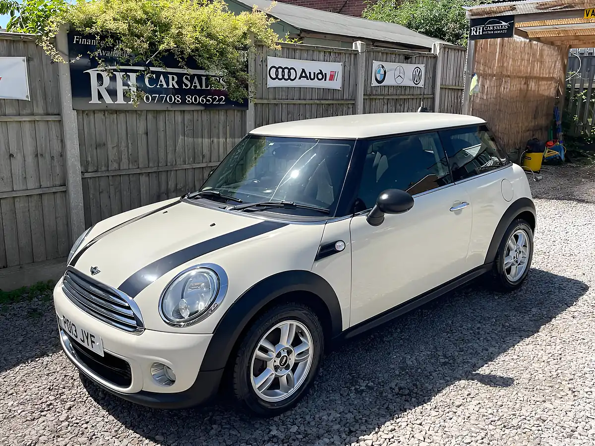 Used 2013 MINI Hatch One White - Front View
