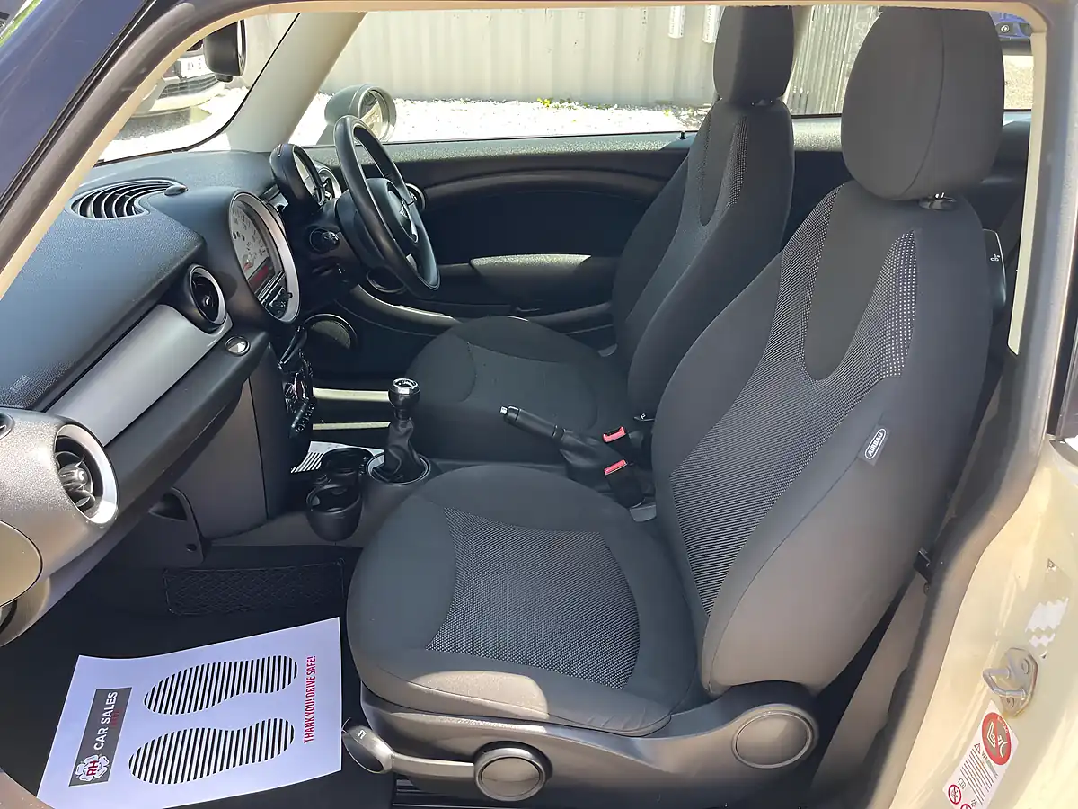Used 2013 MINI Hatch One White - Interior and Exterior details 11