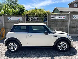 Used 2013 MINI Hatch One White - Interior and Exterior details 12
